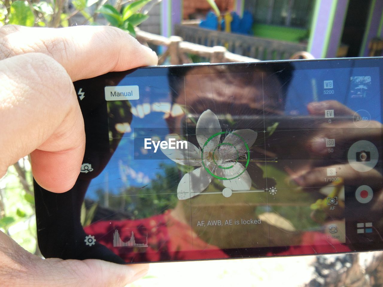 CLOSE-UP OF MAN HAND WITH CAMERA