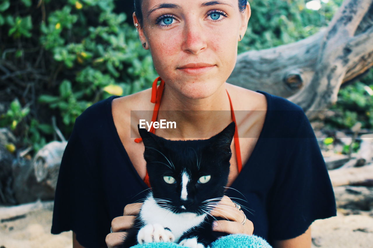 Portrait of young woman with cat