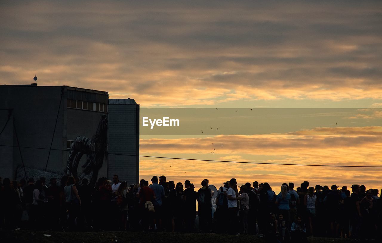 SILHOUETTE OF PEOPLE IN CITY