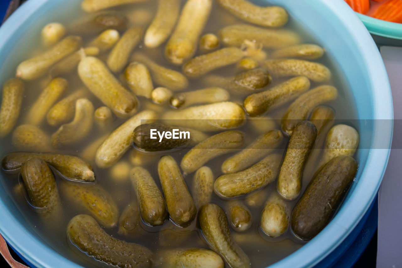 HIGH ANGLE VIEW OF FOOD IN CONTAINER