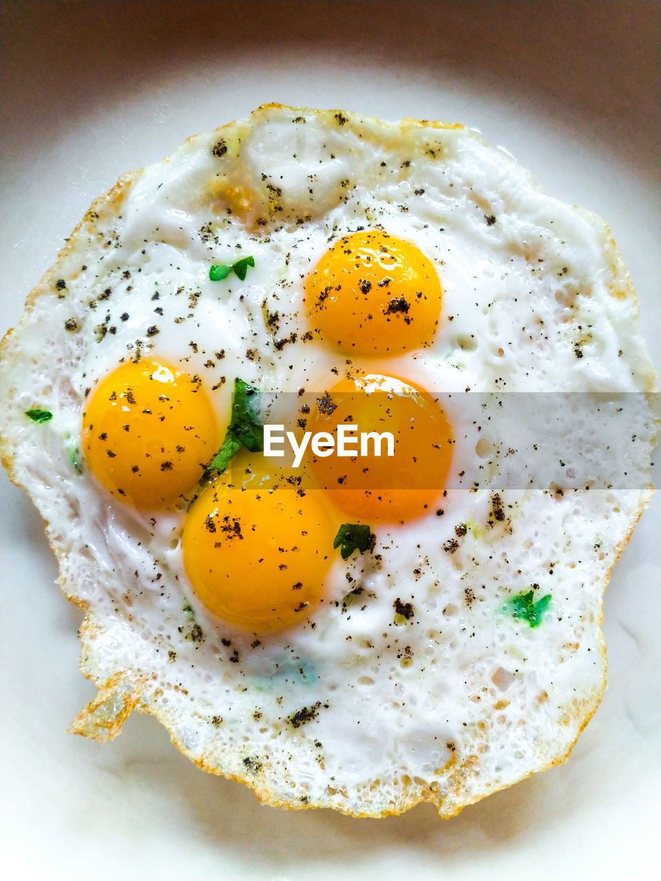 HIGH ANGLE VIEW OF BREAKFAST