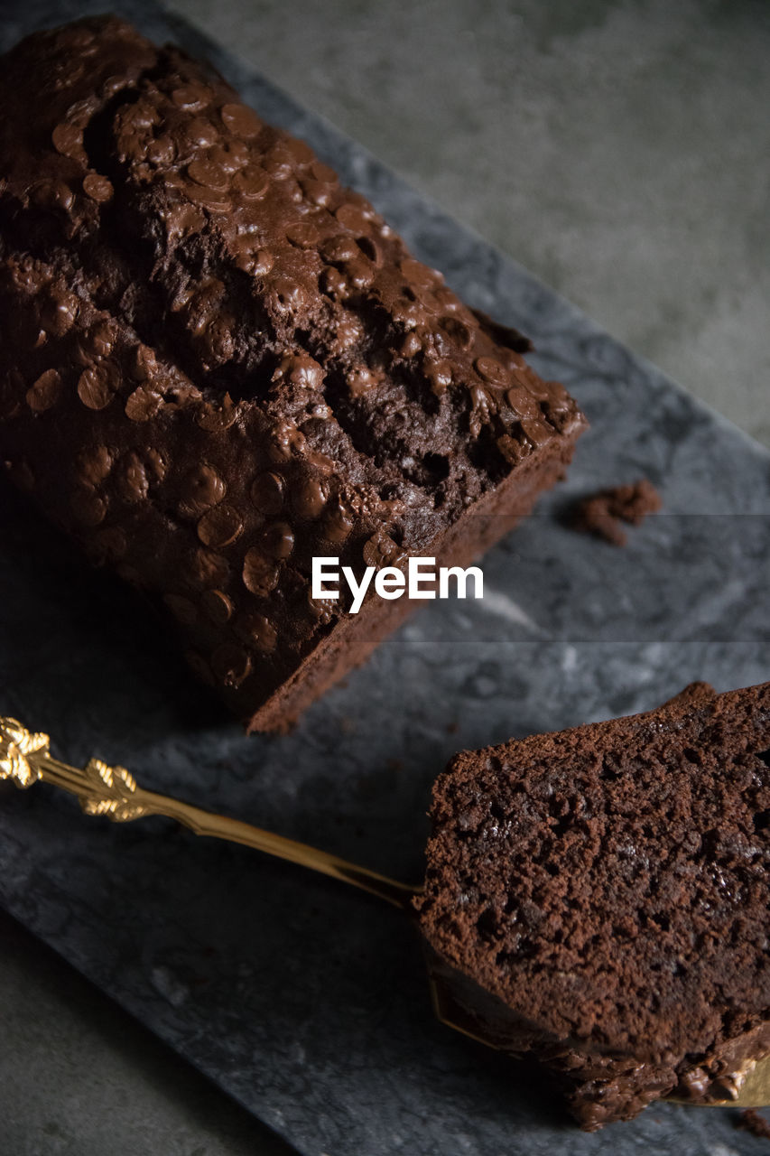 HIGH ANGLE VIEW OF CHOCOLATE CAKE IN CONTAINER