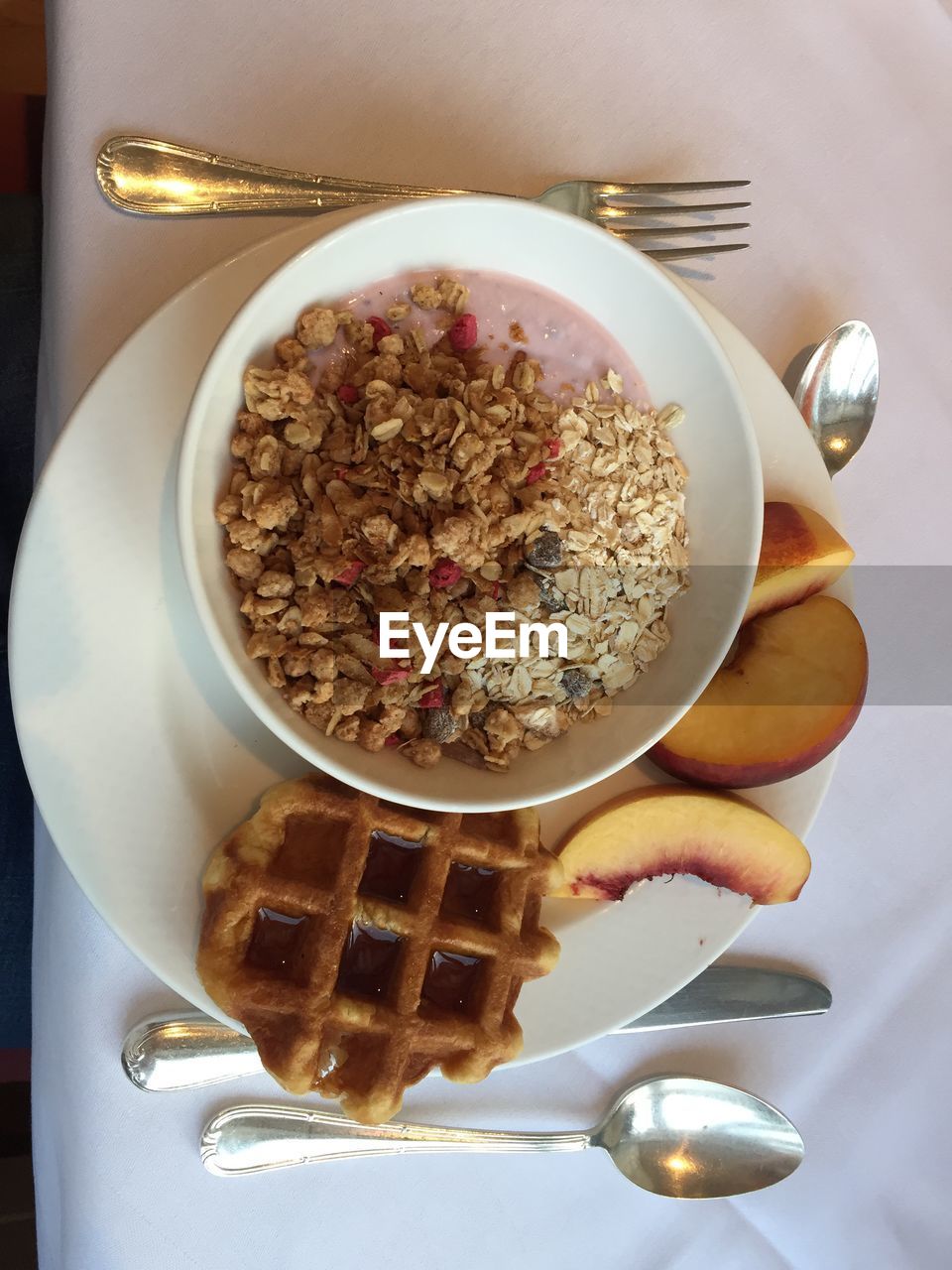 HIGH ANGLE VIEW OF BREAKFAST IN PLATE