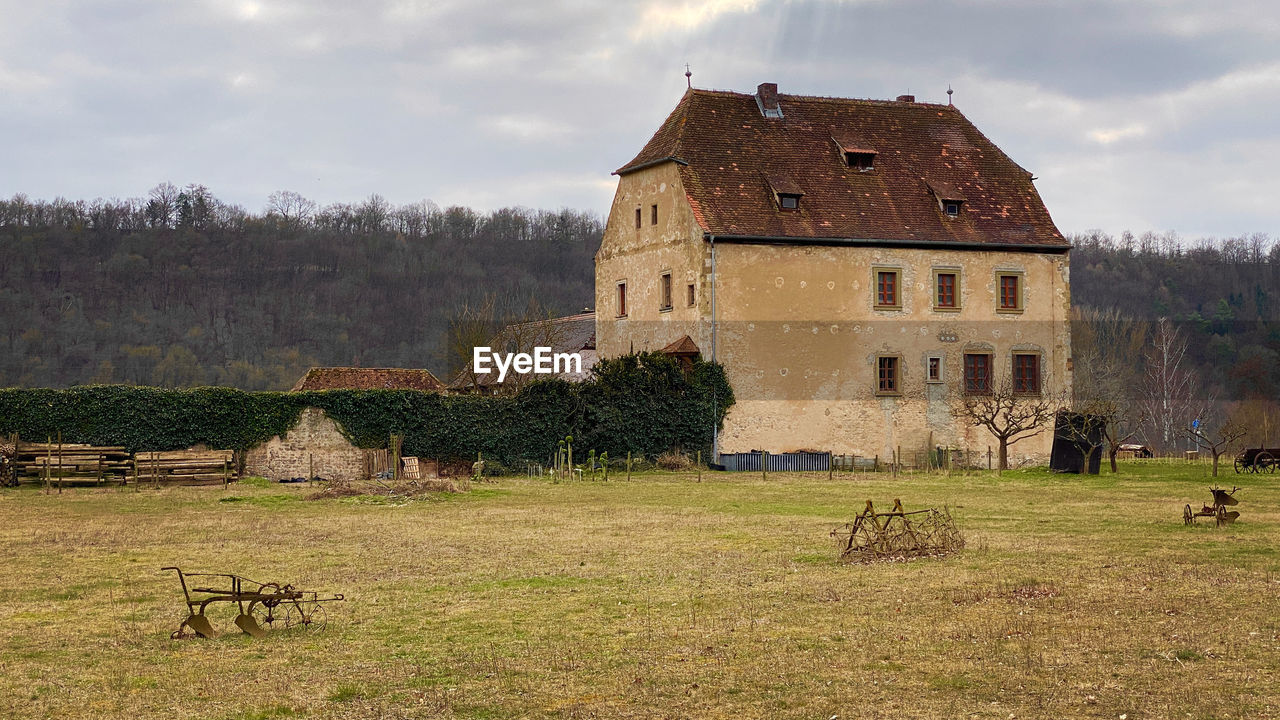 Old ruins against sky