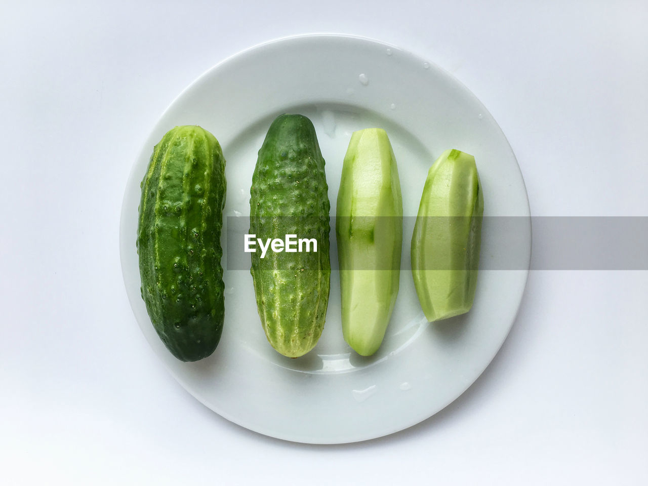 HIGH ANGLE VIEW OF VEGETABLES IN PLATE