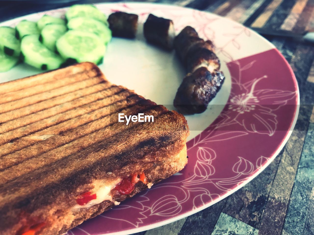 CLOSE-UP OF BREAKFAST ON PLATE
