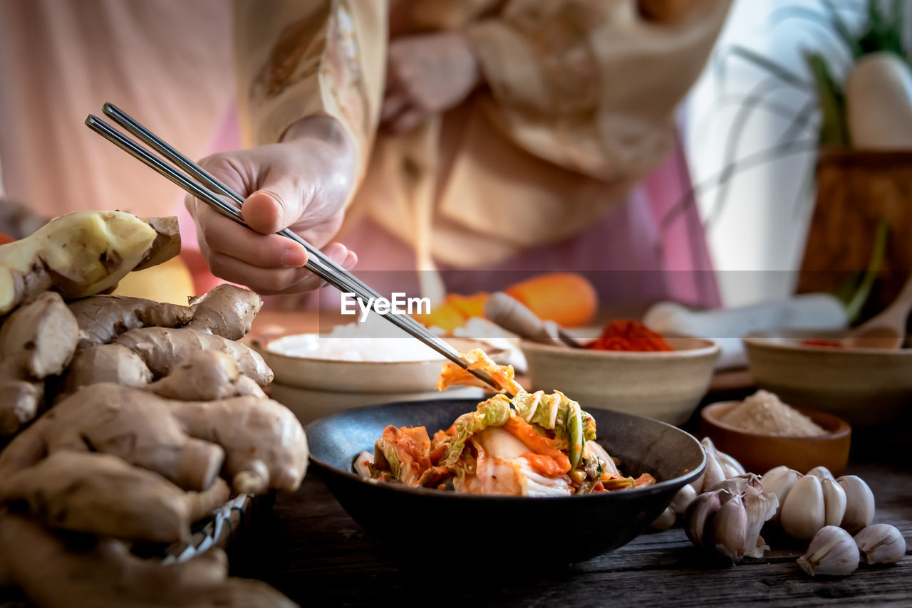 MAN HOLDING FOOD IN BOWL