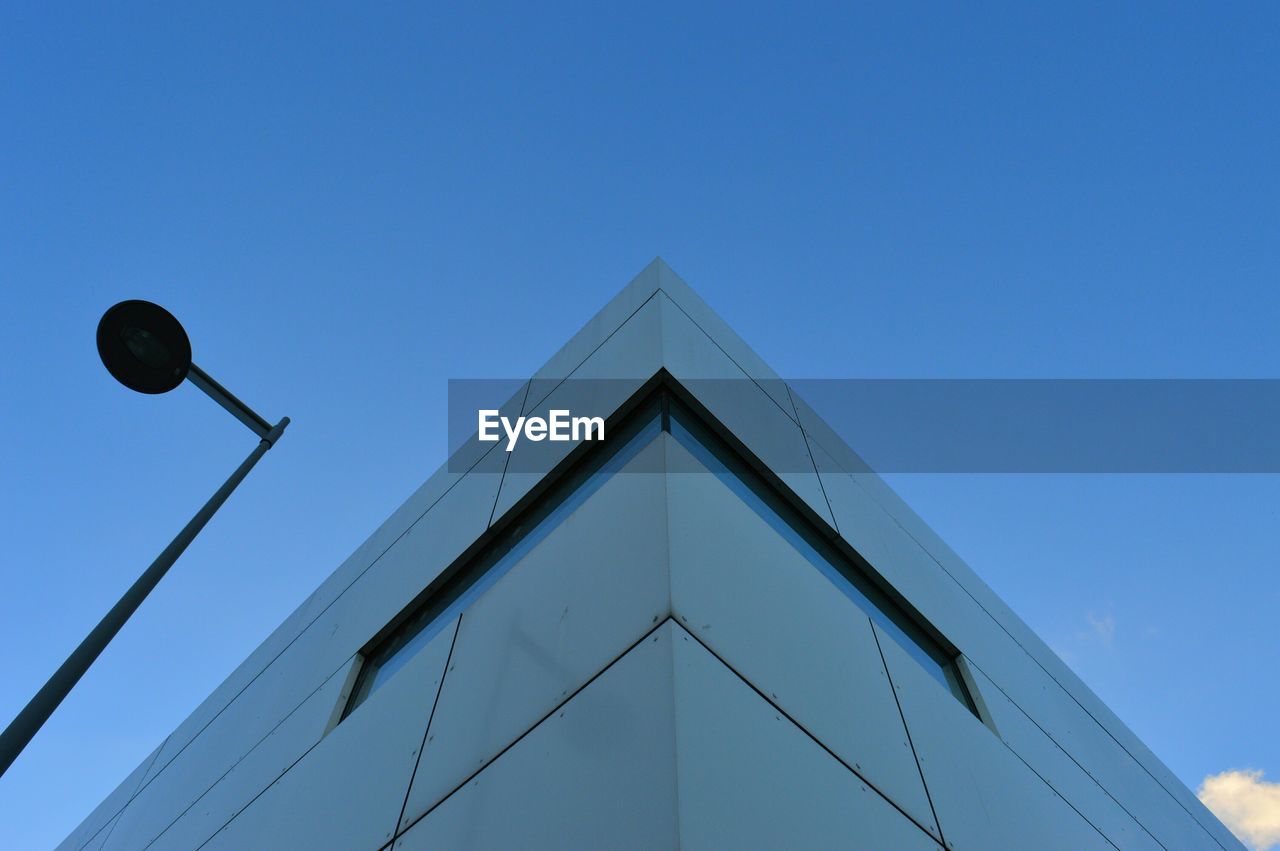 LOW ANGLE VIEW OF BUILT STRUCTURE AGAINST CLEAR BLUE SKY