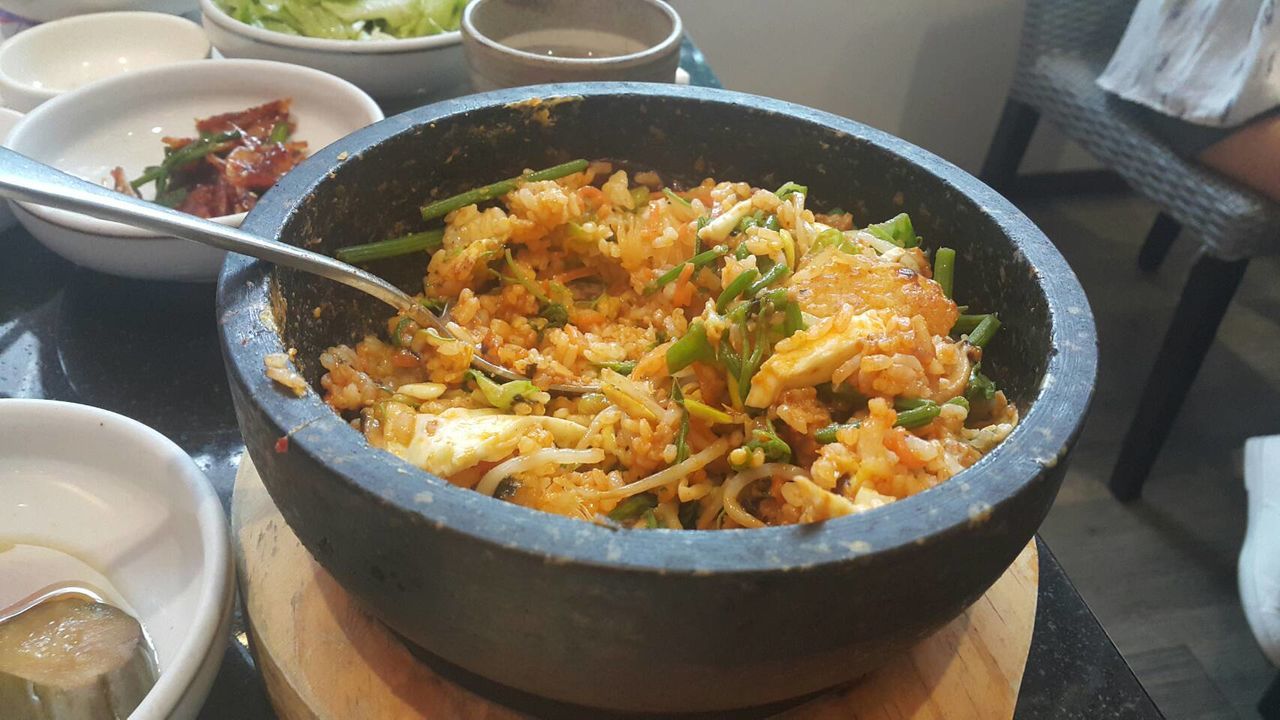 CLOSE-UP OF SERVED NOODLES IN BOWL
