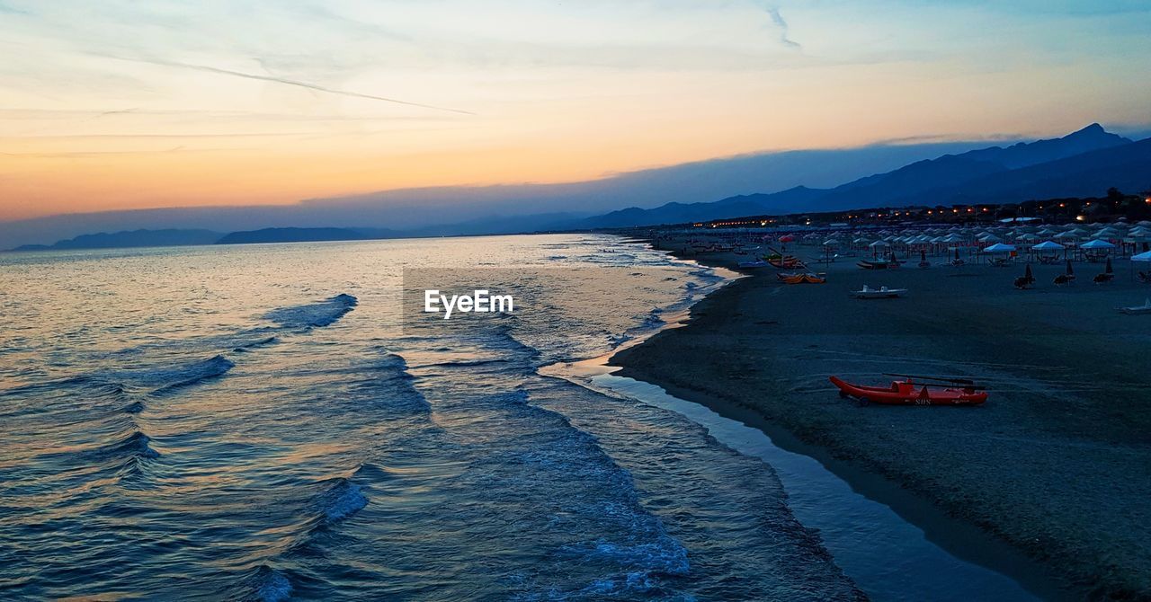 SCENIC VIEW OF SEA AT SUNSET