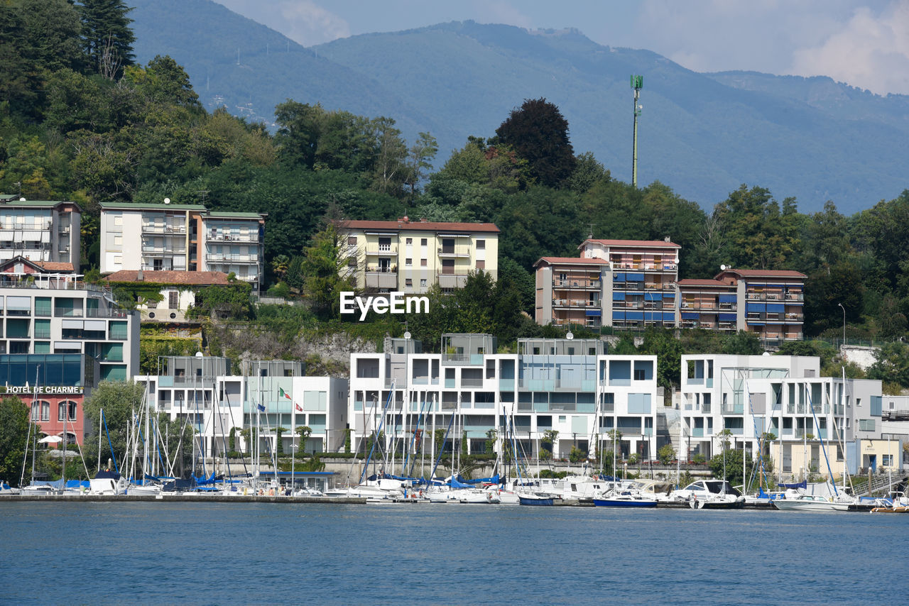 RESIDENTIAL BUILDINGS BY SEA AGAINST MOUNTAIN