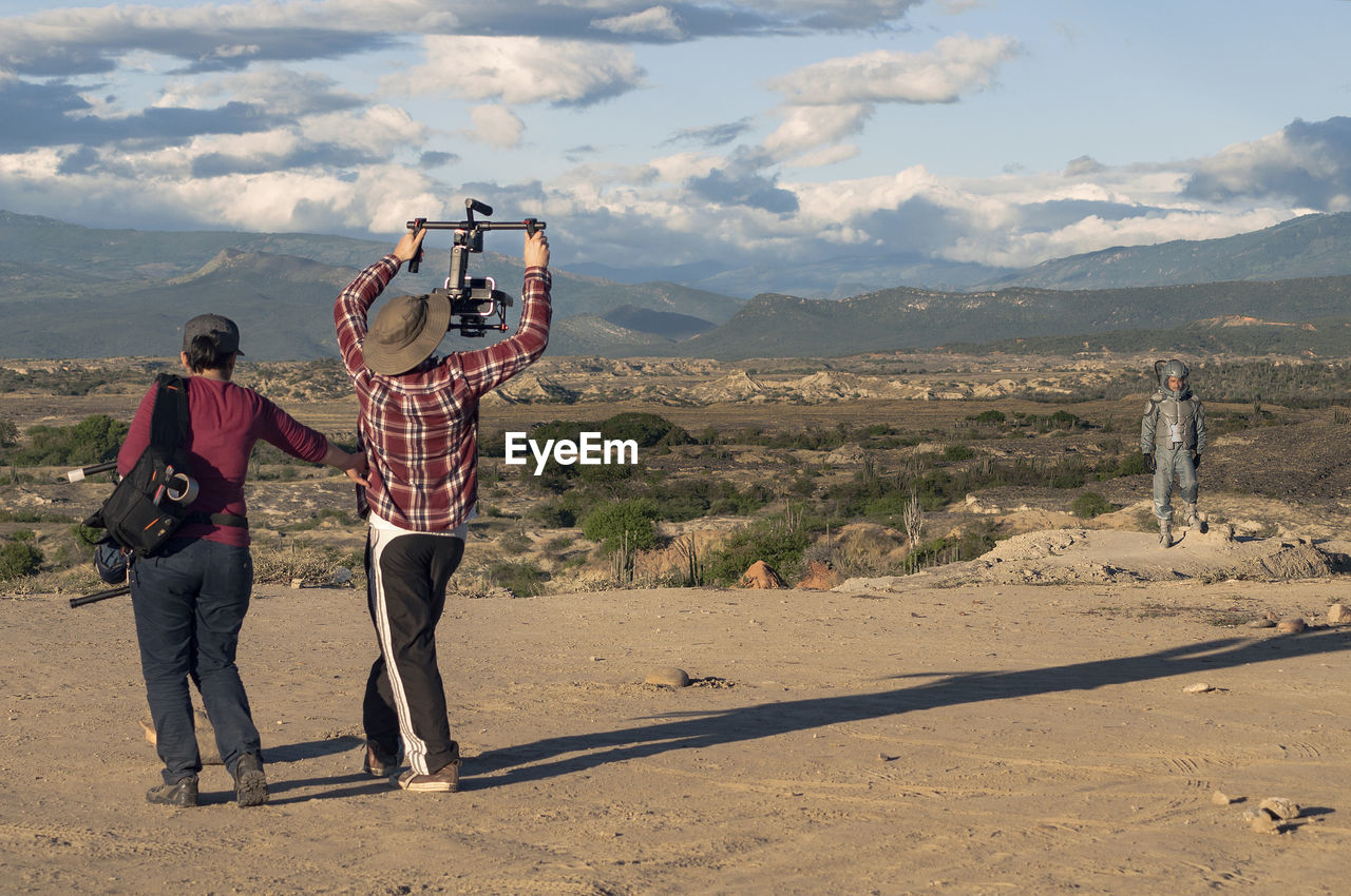 FULL LENGTH OF WOMAN PHOTOGRAPHING ON LANDSCAPE