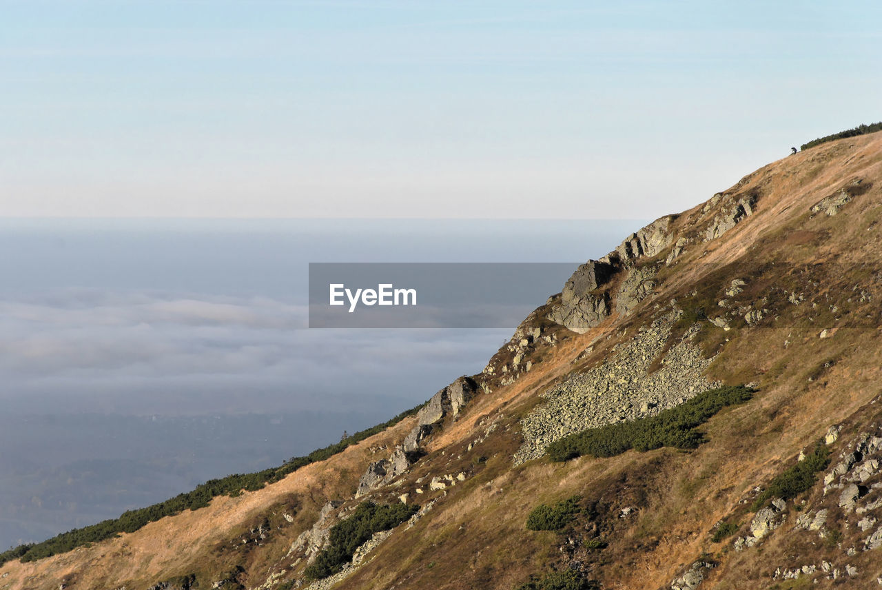 PANORAMIC VIEW OF MOUNTAIN AGAINST SKY