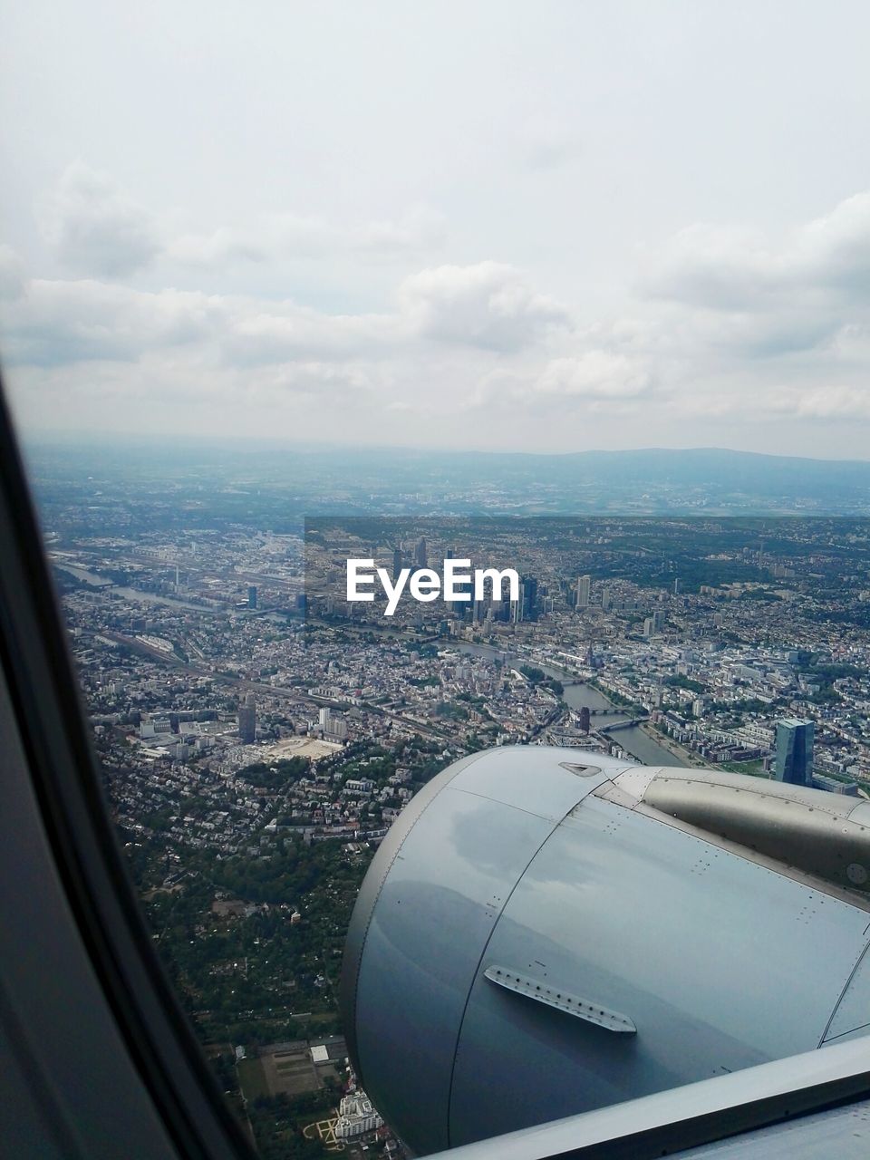 AERIAL VIEW OF CITYSCAPE AGAINST SKY