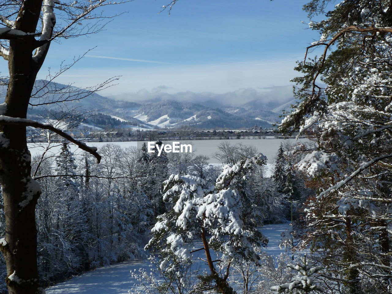 SCENIC VIEW OF SNOWCAPPED MOUNTAIN AGAINST SKY