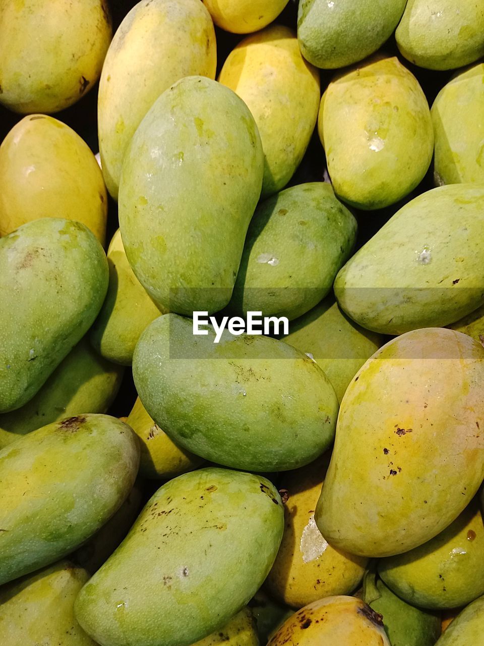 FULL FRAME SHOT OF FRUITS IN MARKET