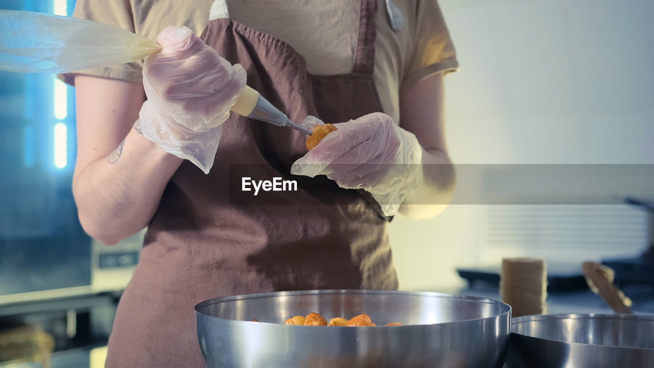 midsection of woman preparing food on table