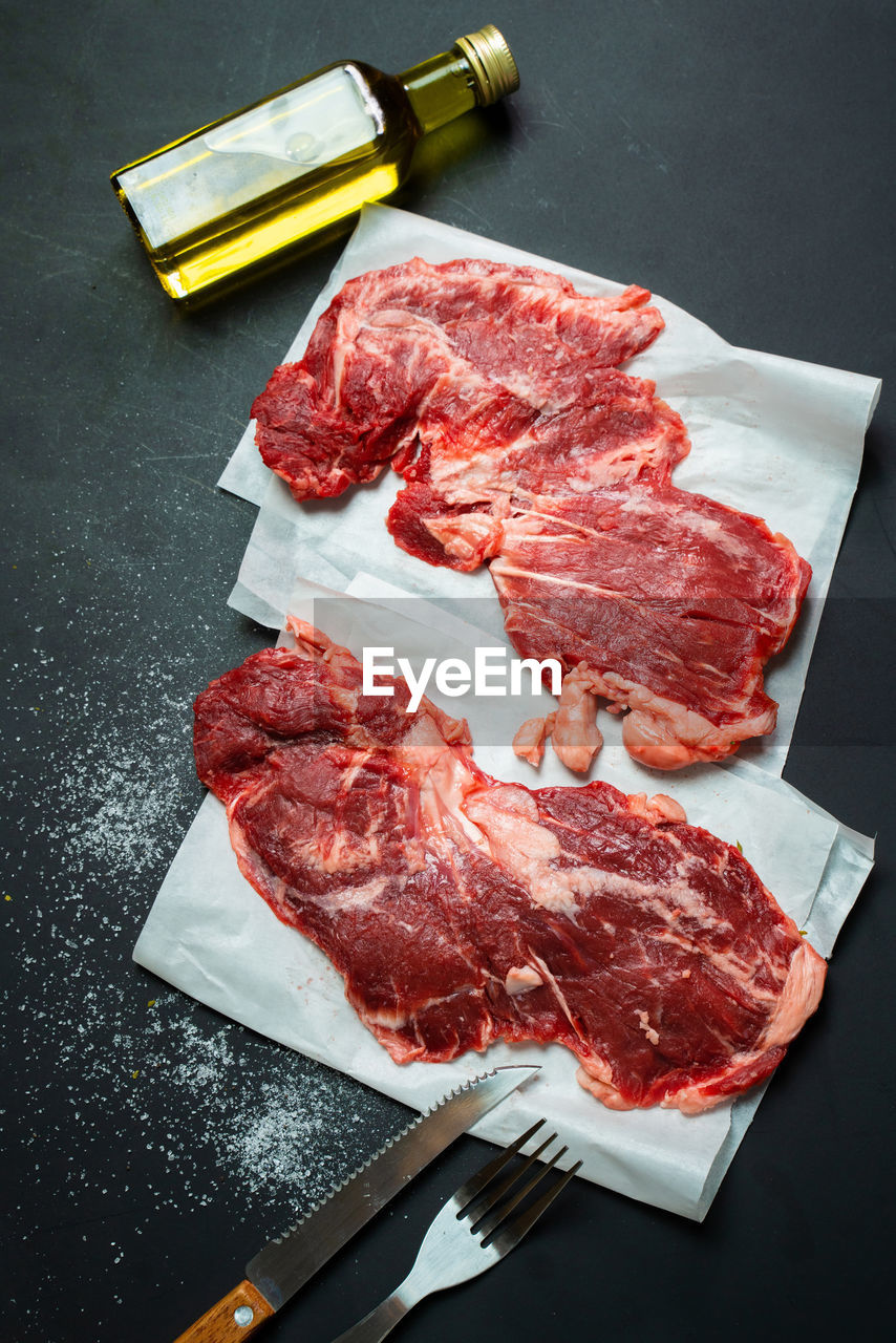 HIGH ANGLE VIEW OF CAKE ON TABLE AGAINST GRAY BACKGROUND