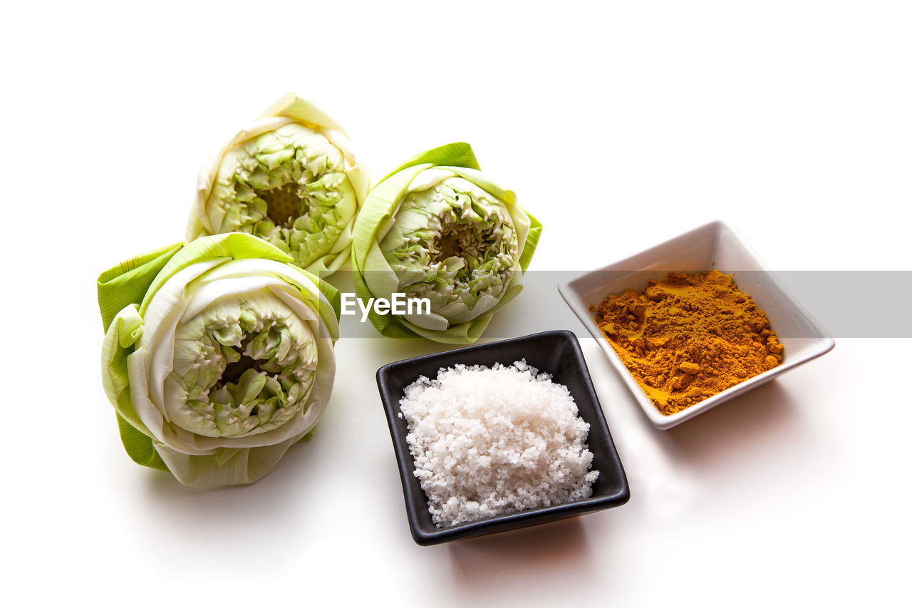 HIGH ANGLE VIEW OF FOOD ON TABLE