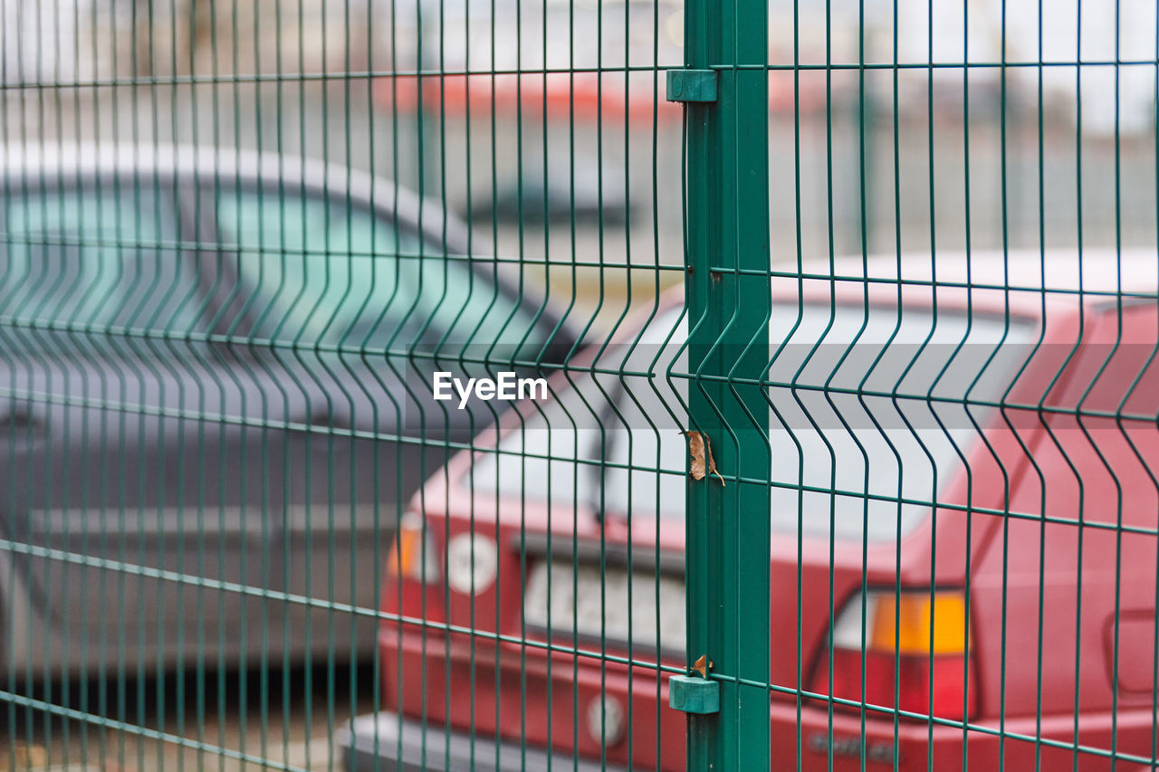 FULL FRAME SHOT OF METAL FENCE