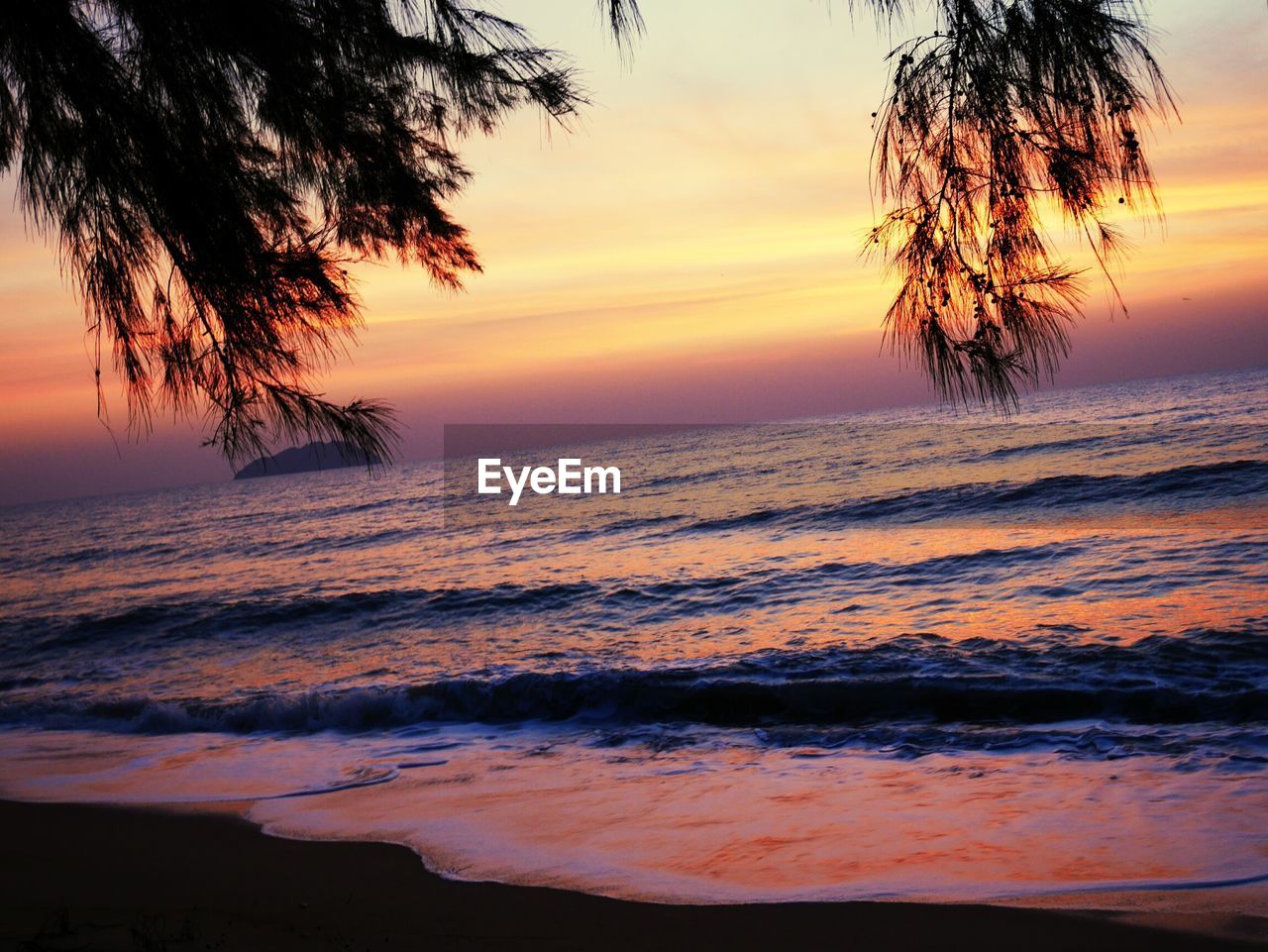 SCENIC VIEW OF BEACH AGAINST DRAMATIC SKY