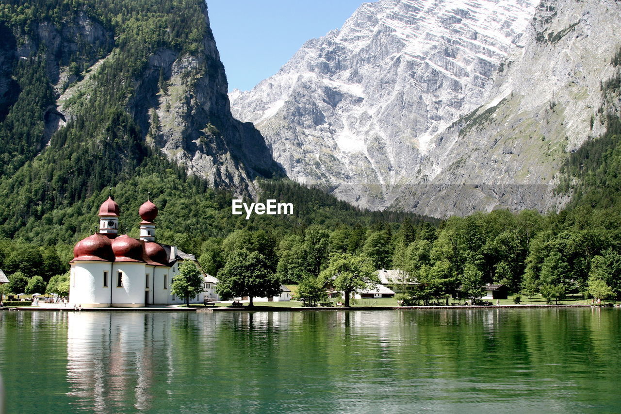 PANORAMIC VIEW OF LAKE