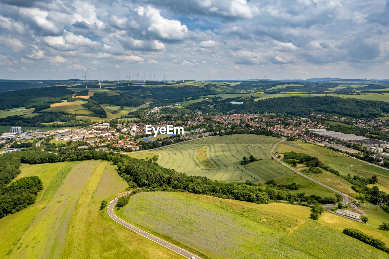 HIGH ANGLE VIEW OF FIELD AGAINST SKY