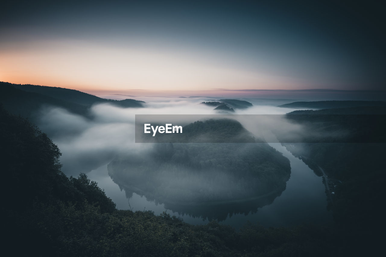 SCENIC VIEW OF SEA AGAINST SKY AT SUNSET