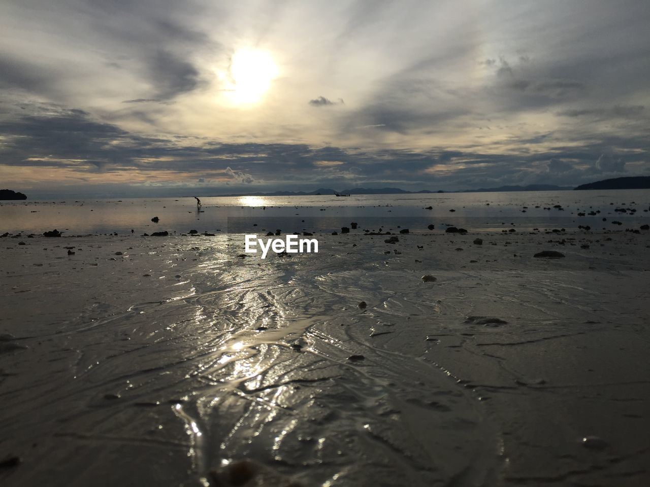 SCENIC VIEW OF SEA AGAINST SUNSET SKY