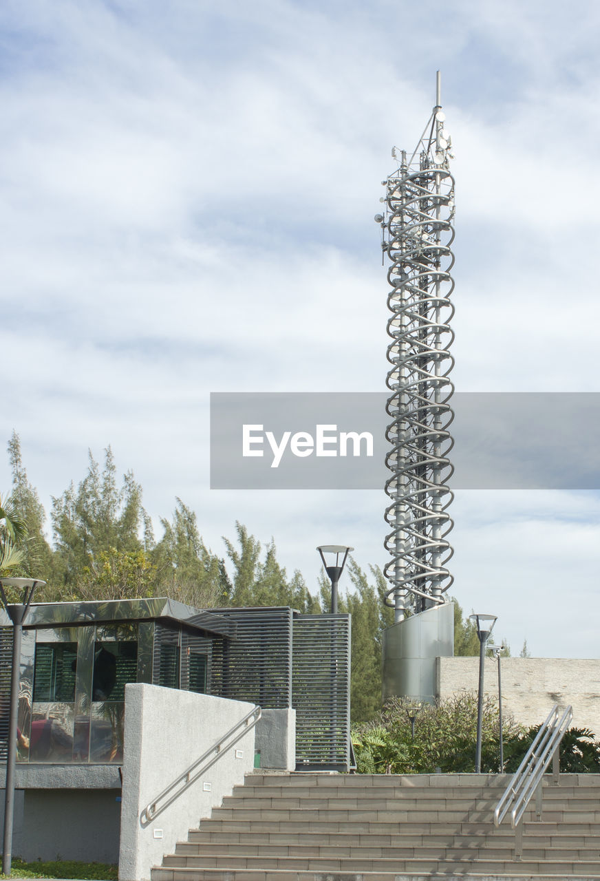 Vertical structure - cell phone antenna