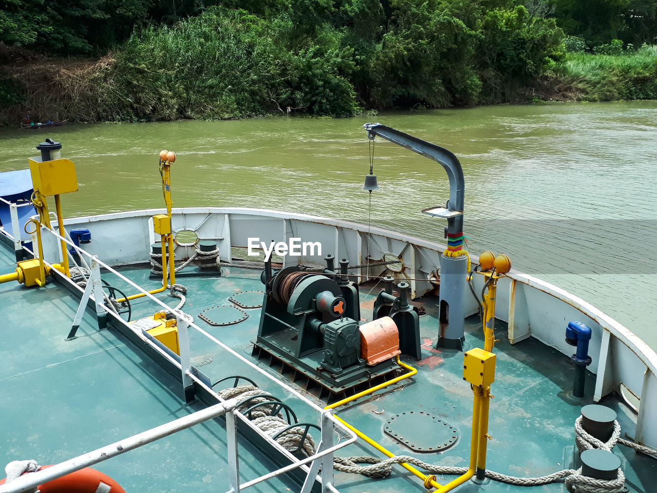 HIGH ANGLE VIEW OF NAUTICAL VESSEL ON LAKE