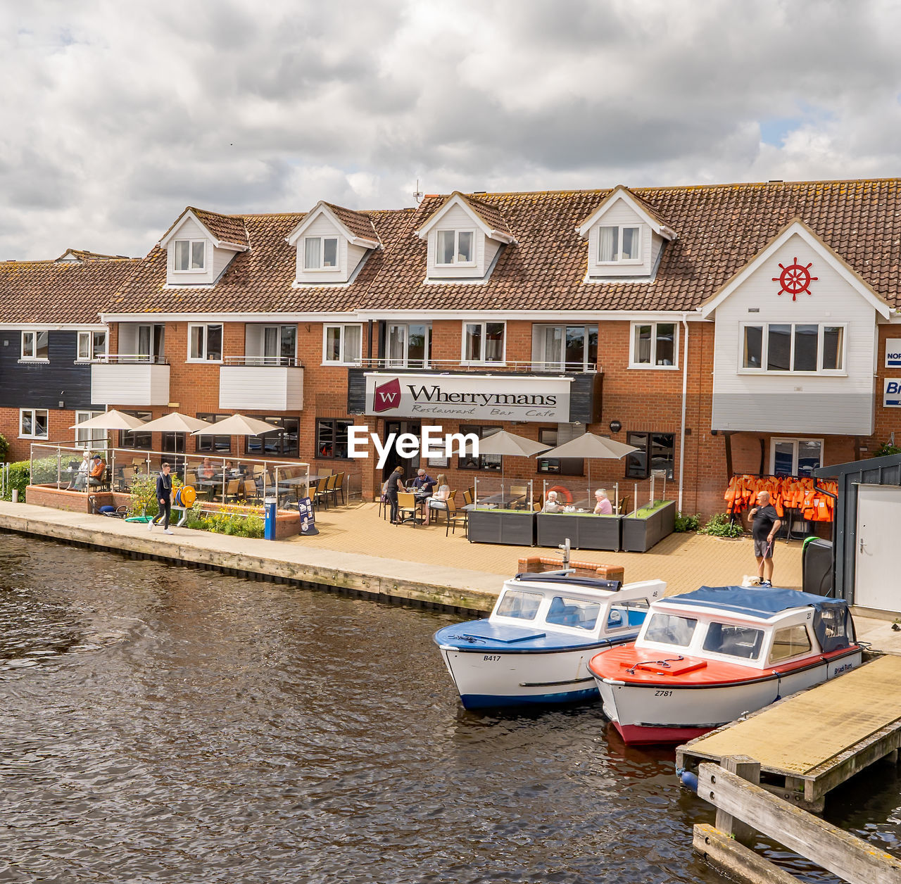 BOATS MOORED ON CANAL BY BUILDINGS IN CITY