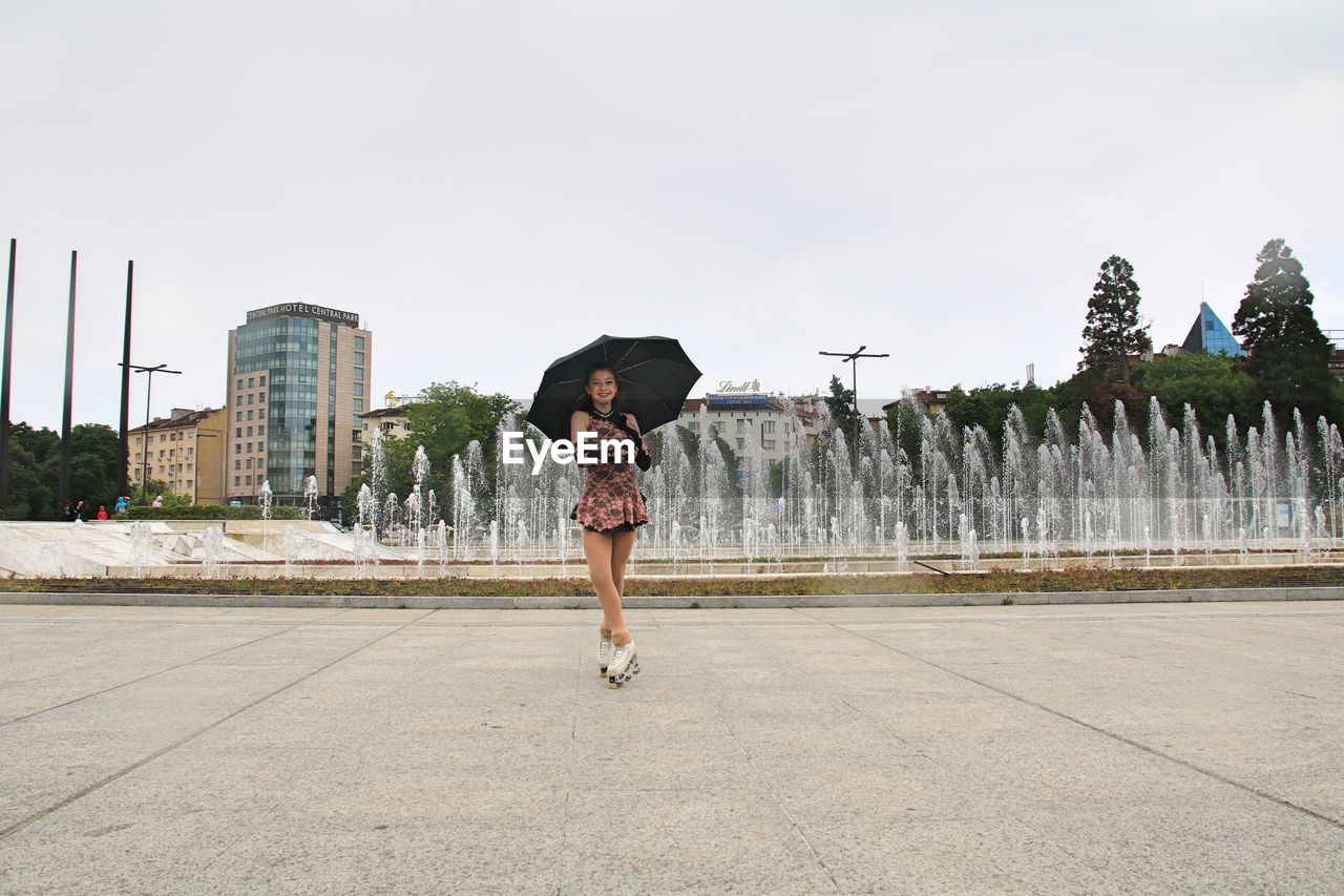 Skating in the rain - urban photo session