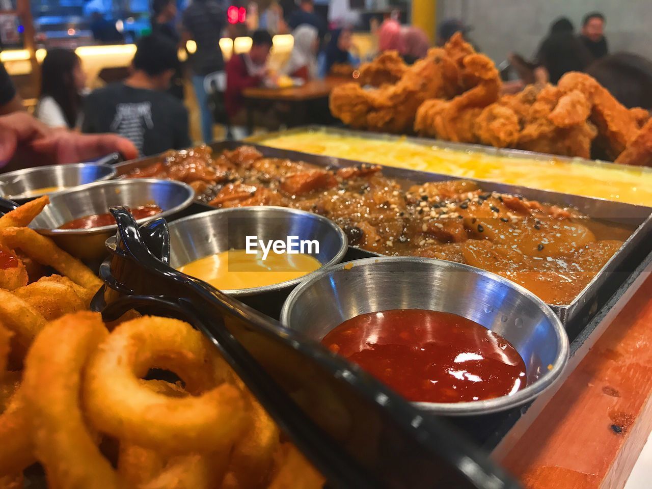 CLOSE-UP OF FOOD ON PLATE