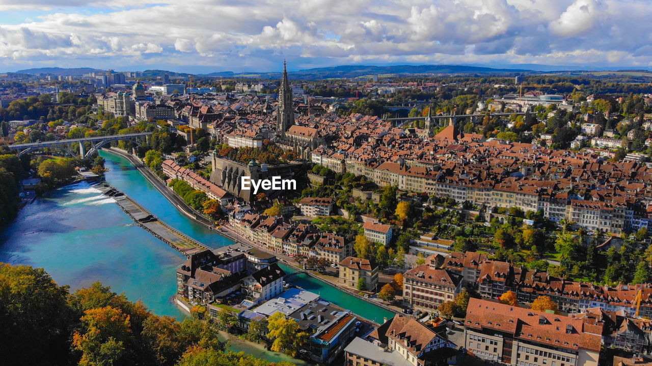 HIGH ANGLE VIEW OF TOWNSCAPE BY CITY AGAINST SKY