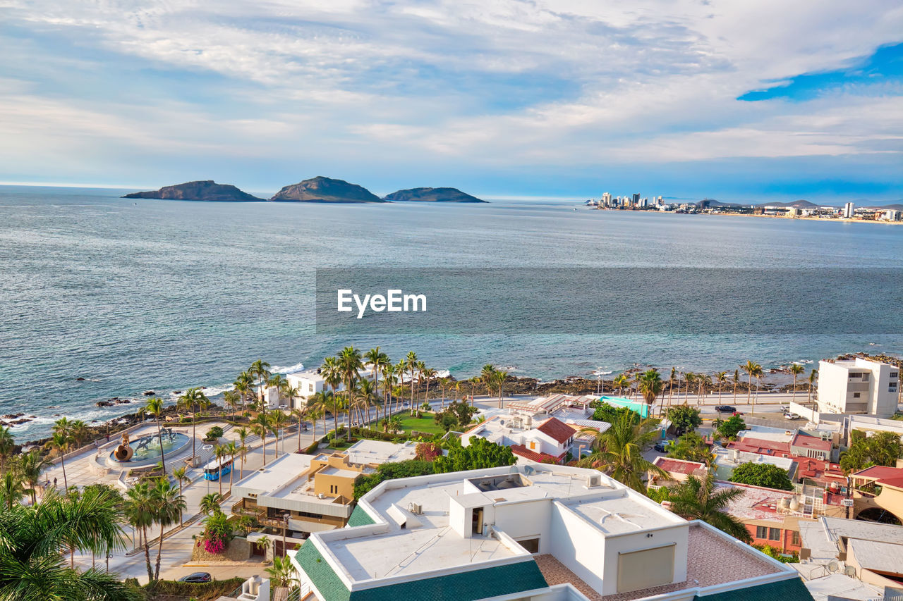 HIGH ANGLE VIEW OF BUILDINGS IN SEA