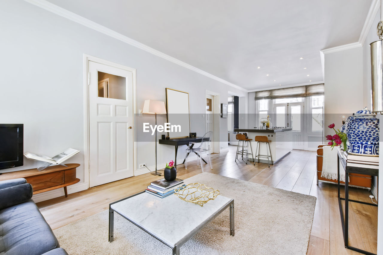 EMPTY CHAIRS AND TABLE IN ROOM