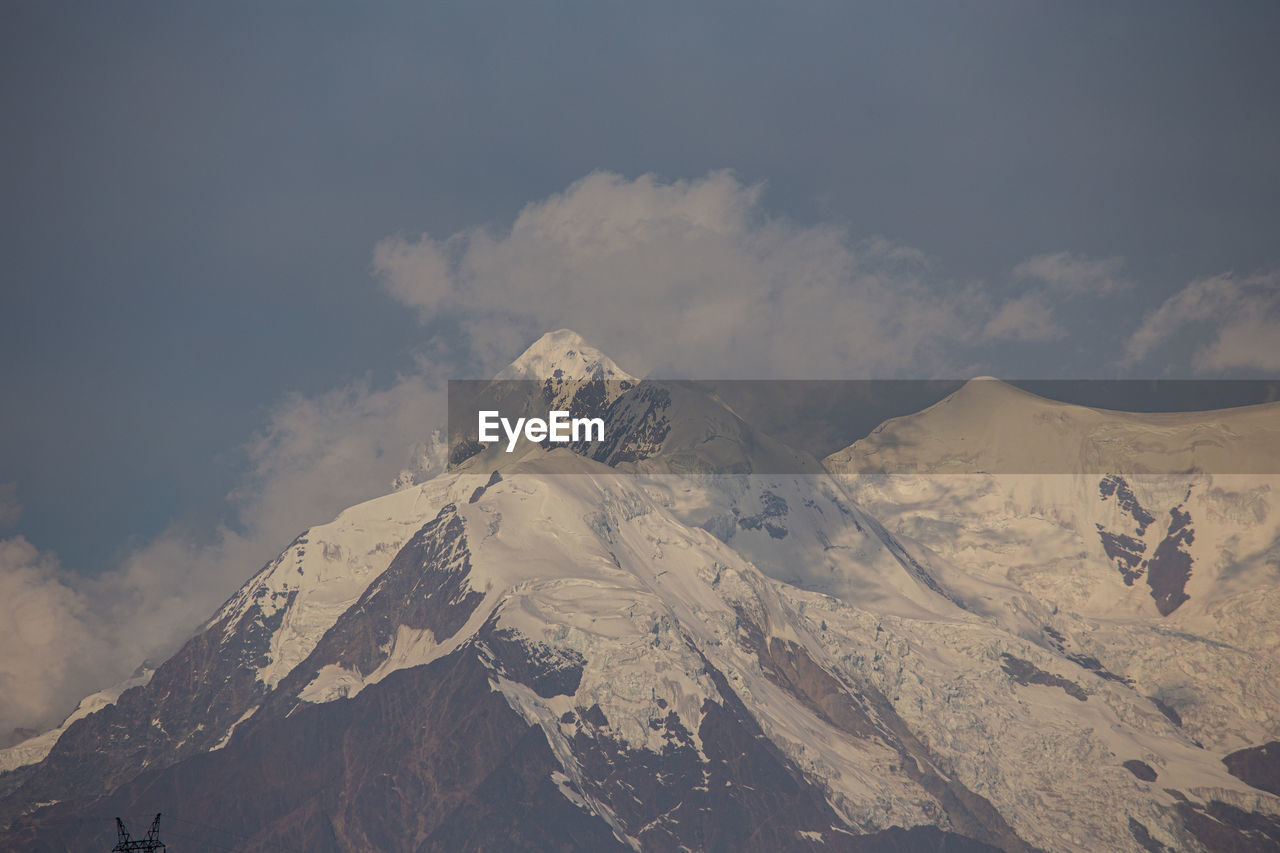 AERIAL VIEW OF SNOWCAPPED MOUNTAIN AGAINST SKY