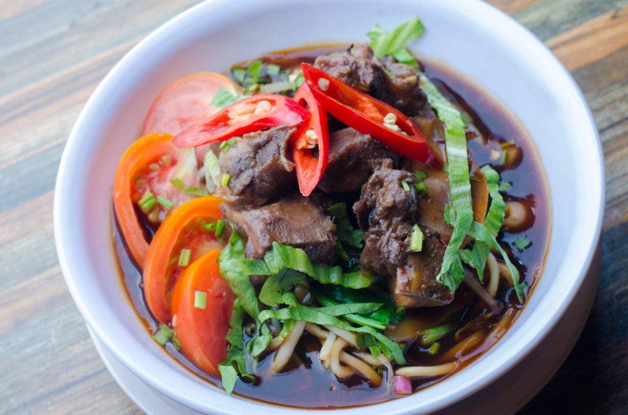 CLOSE-UP OF VEGETABLES IN BOWL