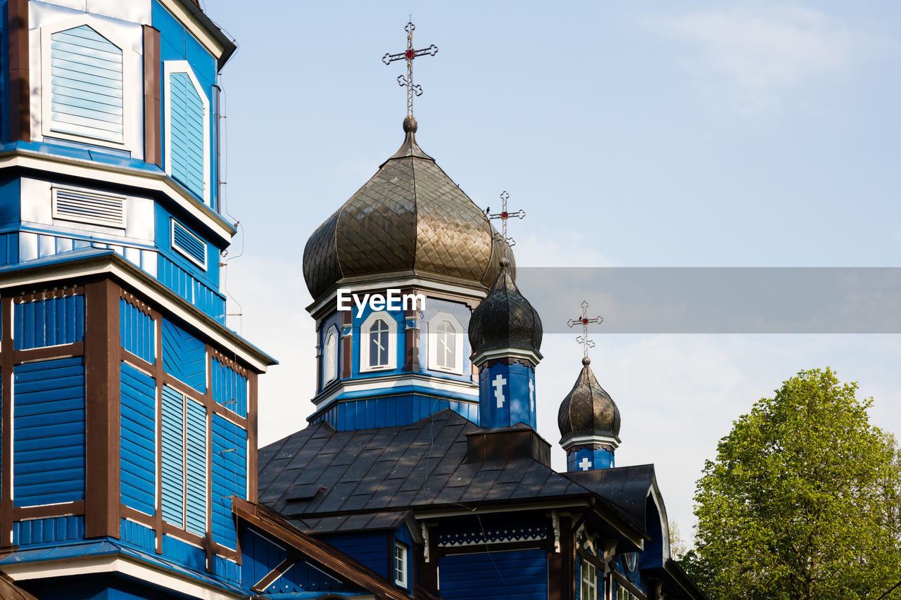 LOW ANGLE VIEW OF MOSQUE AGAINST SKY