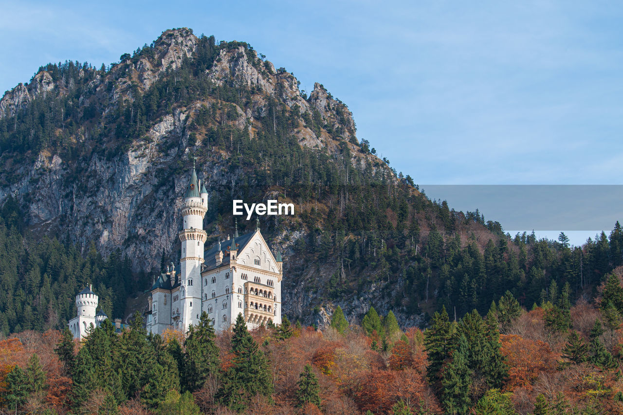 PANORAMIC VIEW OF BUILDINGS AGAINST SKY