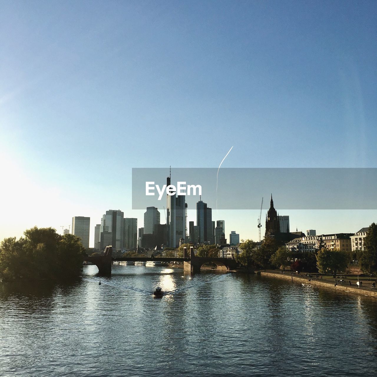 RIVER AND BUILDINGS AGAINST SKY IN CITY