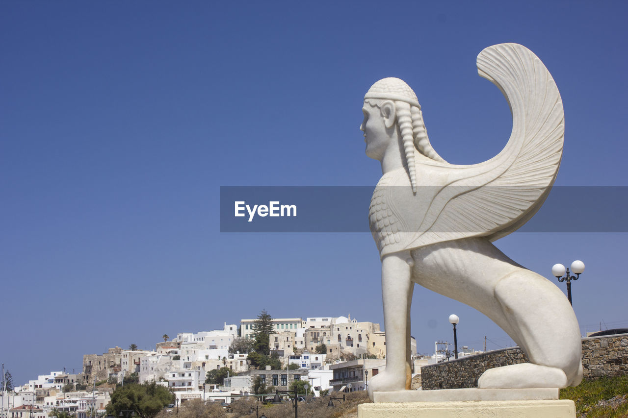 LOW ANGLE VIEW OF STATUE AGAINST CLEAR SKY