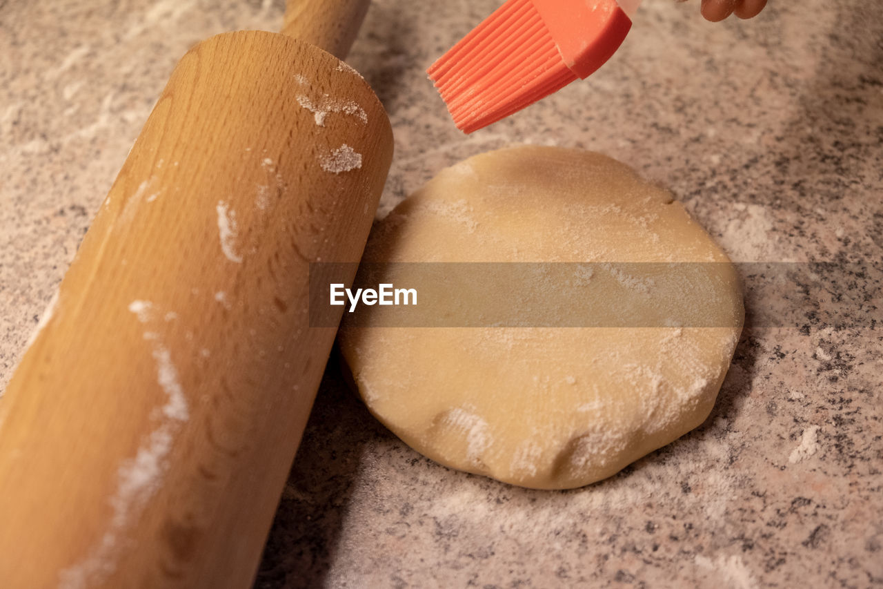 Close-up of bread on cutting board