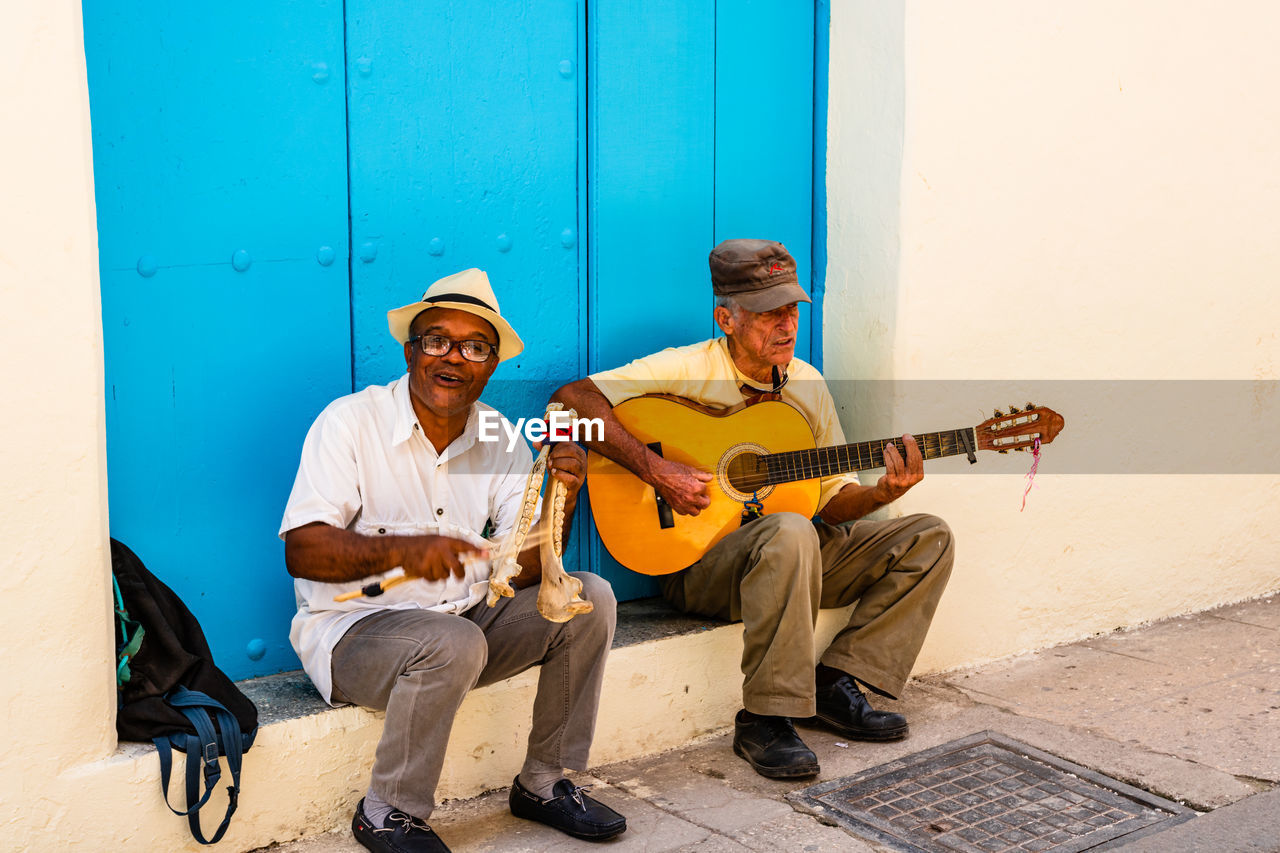 MAN PLAYING GUITAR