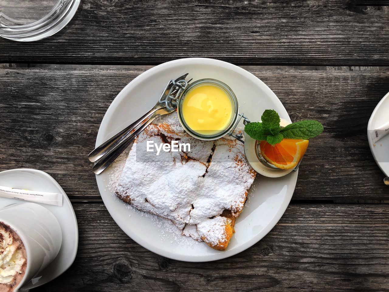 HIGH ANGLE VIEW OF BREAKFAST SERVED IN PLATE