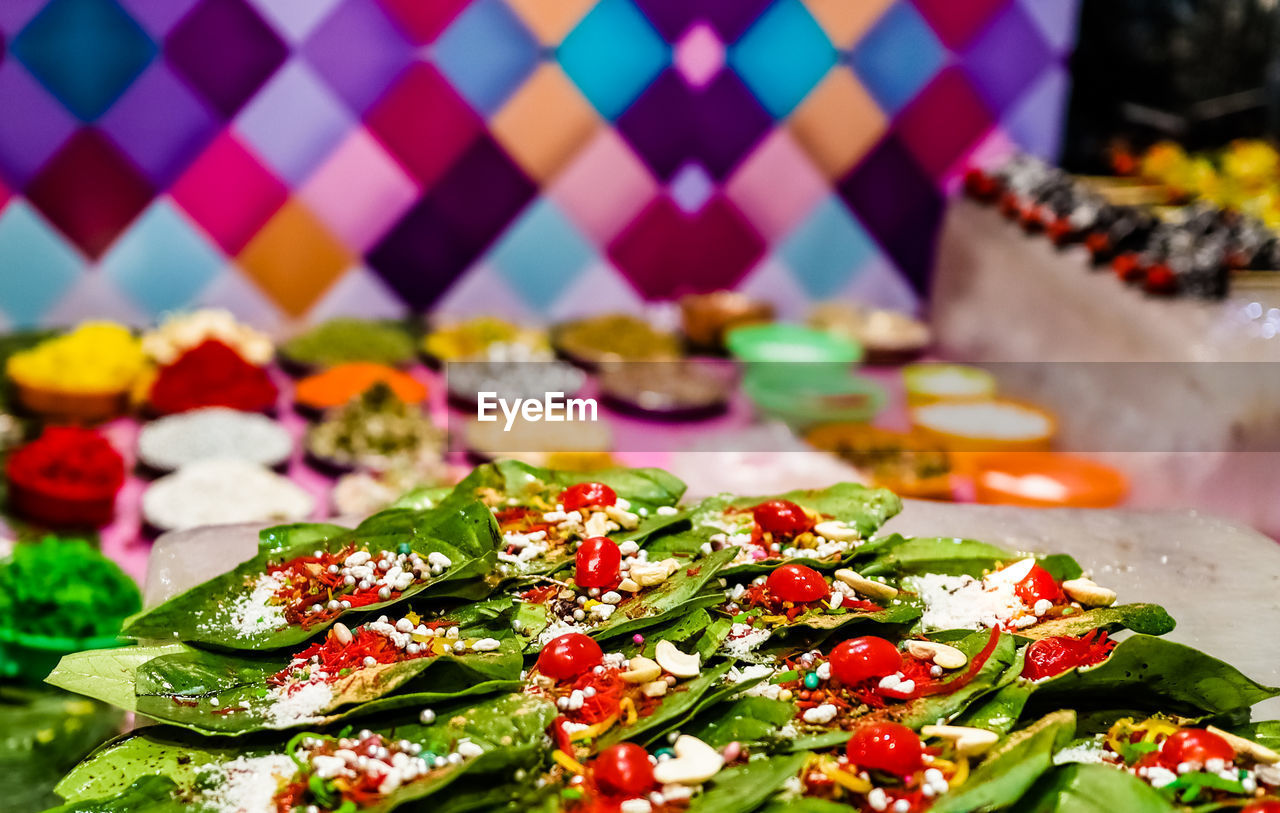 CLOSE-UP OF VEGETABLES ON TABLE