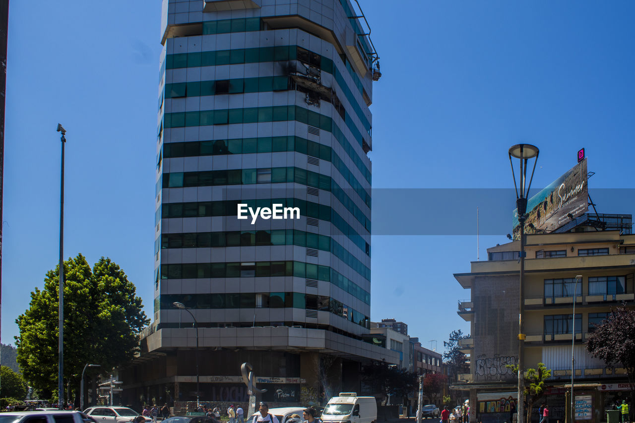 LOW ANGLE VIEW OF MODERN BUILDINGS AGAINST CLEAR SKY