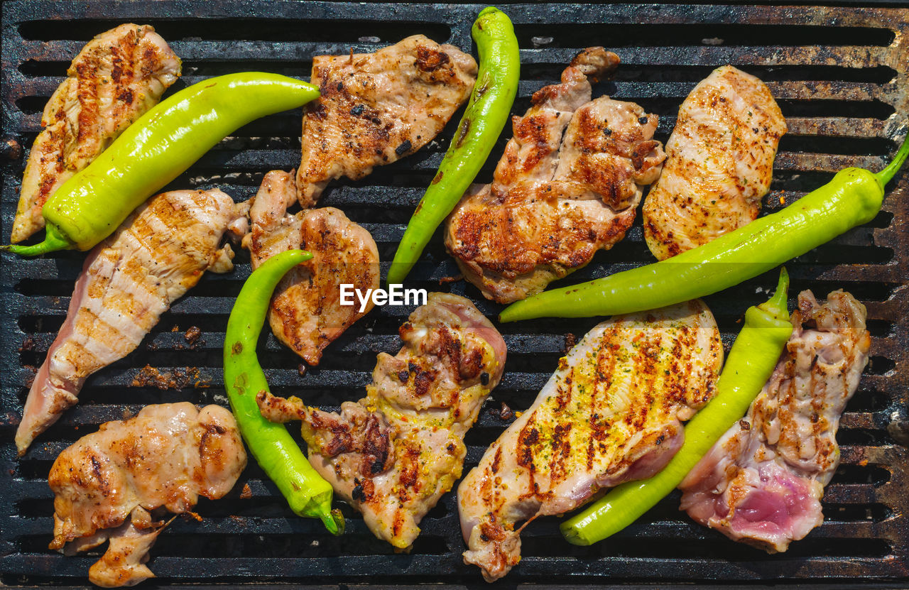 HIGH ANGLE VIEW OF MEAT ON GRILL