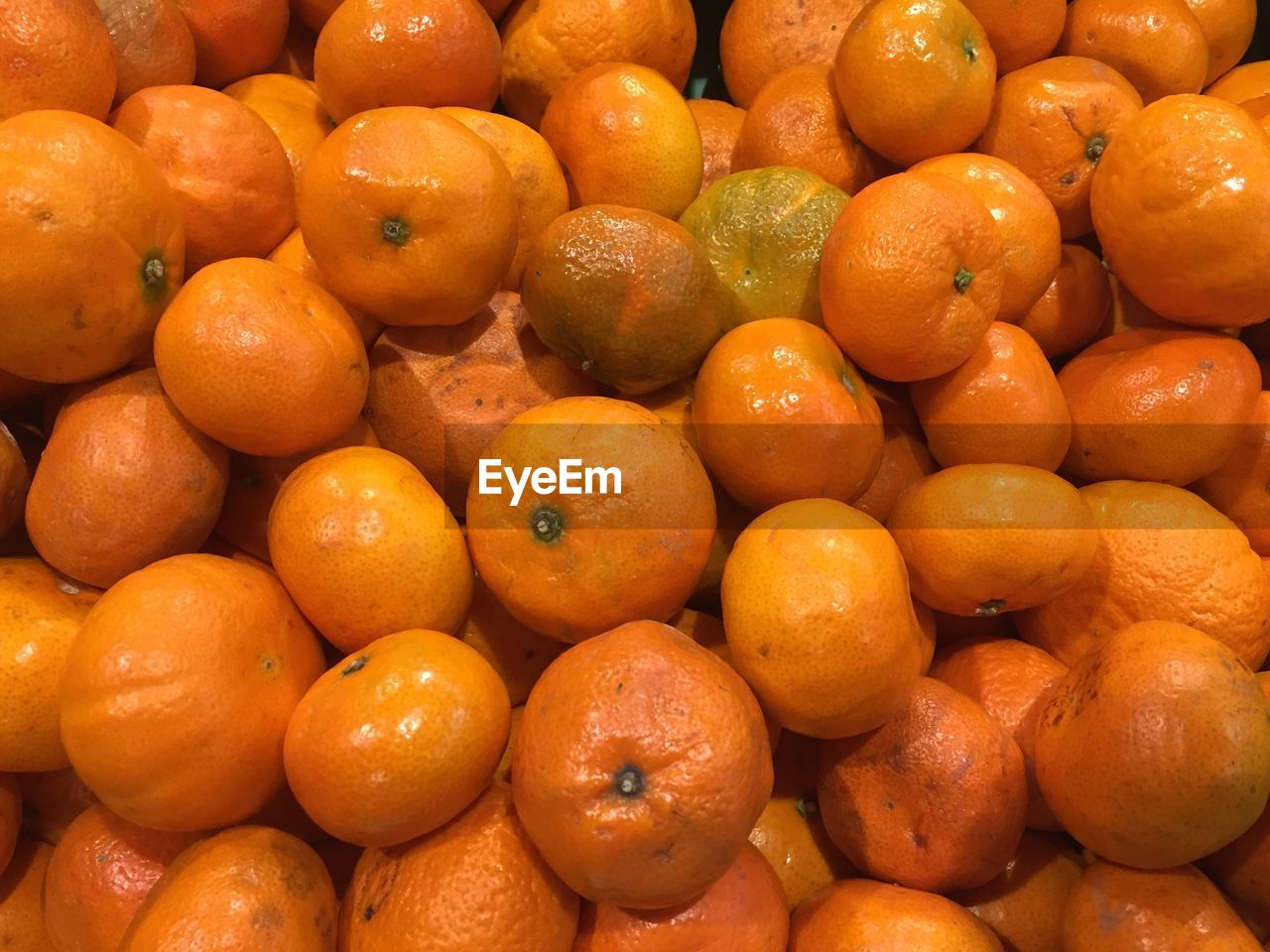 FULL FRAME SHOT OF ORANGES